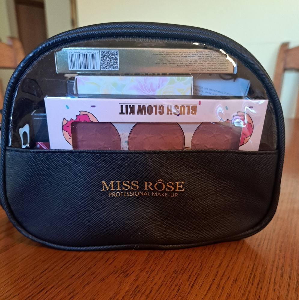 NWT Miss Rose Professional Make-up Set